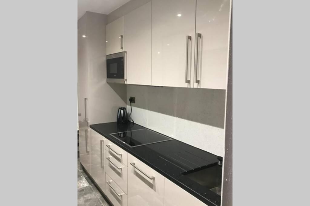 Bright, Stylish Studio Flat With Sky Sports Earley Dış mekan fotoğraf