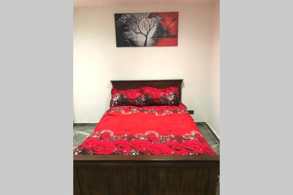 Bright, Stylish Studio Flat With Sky Sports Earley Dış mekan fotoğraf