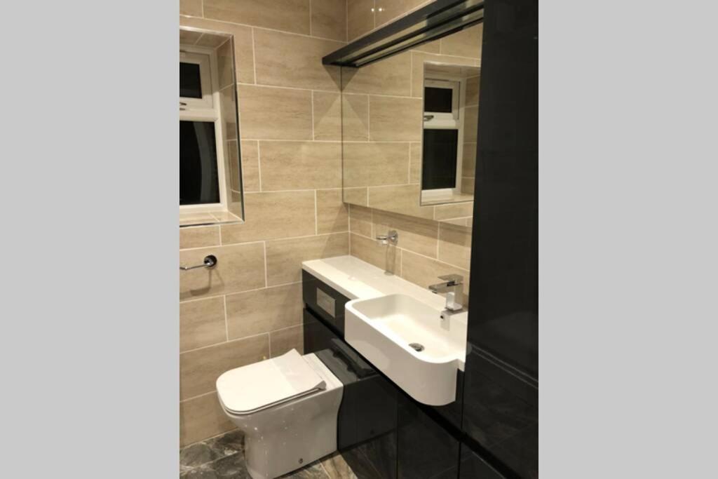 Bright, Stylish Studio Flat With Sky Sports Earley Dış mekan fotoğraf