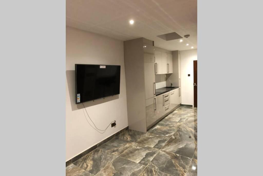 Bright, Stylish Studio Flat With Sky Sports Earley Dış mekan fotoğraf